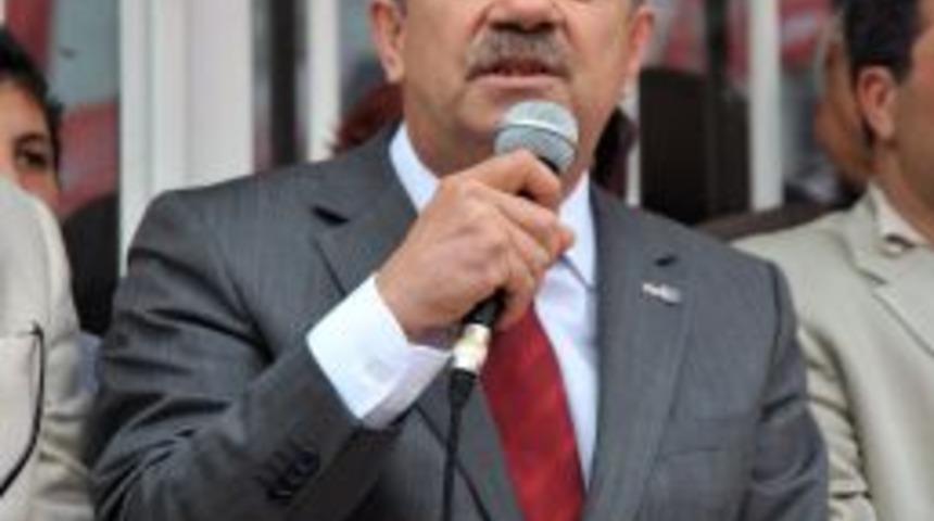 &Ouml;zer &Uuml;lken, CHP Antalya İl Başkanlığı'na yeniden aday