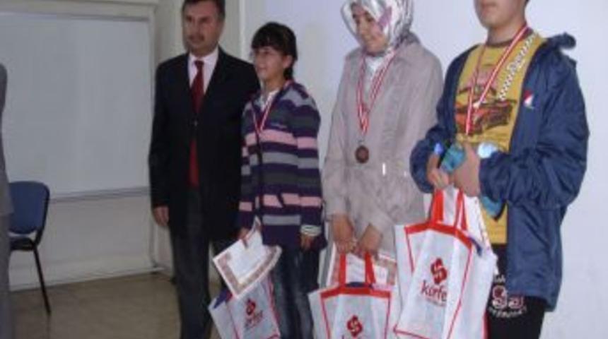 Tavas Eğitim G&ouml;n&uuml;lleri Derneği matematik olimpiyatı d&uuml;zenledi