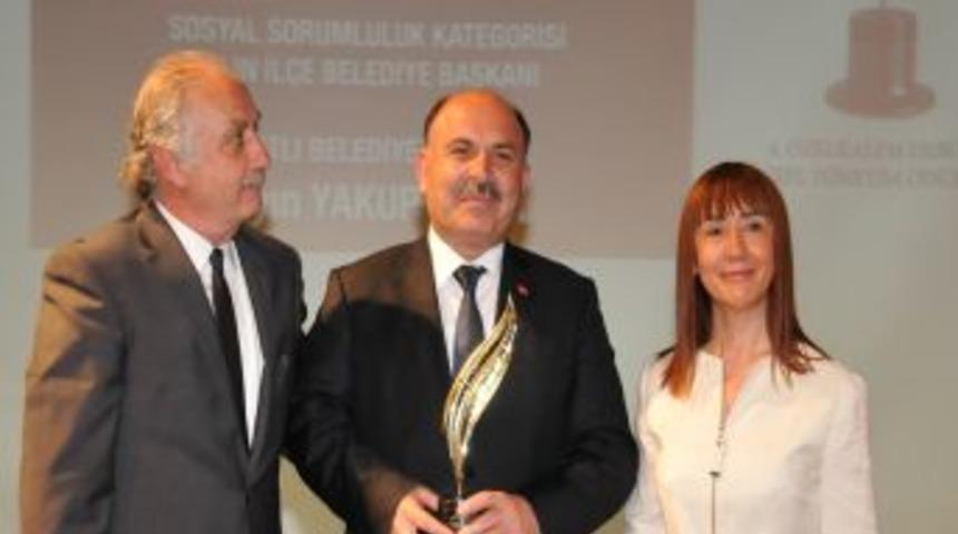 'Mahalle Konakları' projesi Başkan &Ccedil;elik&rsquo;e &ouml;d&uuml;l kazandırdı