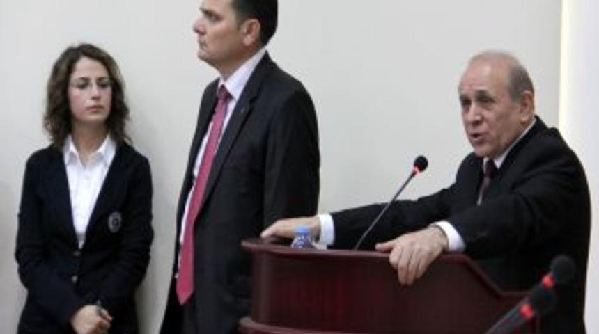 Burhan Kuzu: Bu b&ouml;lgede anayasa yapmak da zor