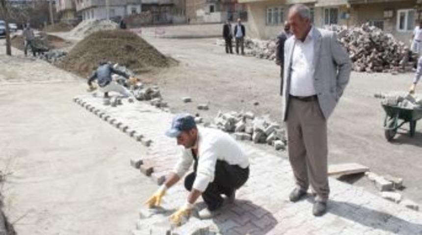 Paland&ouml;ken Belediyesi, yol ve kaldırım yenileme &ccedil;alışmalarına başladı