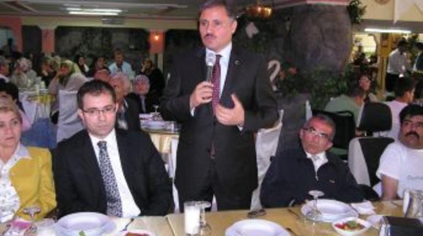 Malatya'da Engellilere Belediye Yemek Verdi