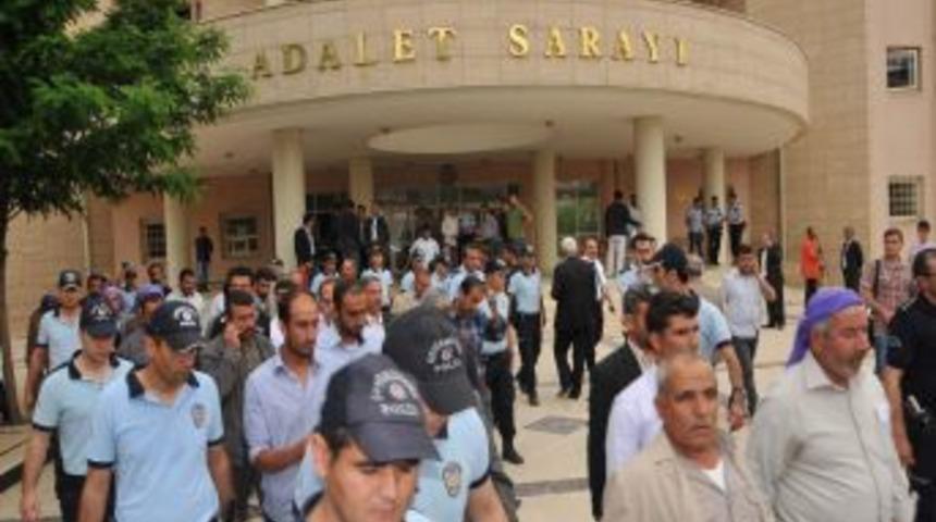 Şanlıurfa'da Adliye &Ouml;n&uuml;nde Kavga