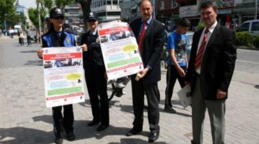 Uşak Polisinden Vatandaşlara Kont&ouml;r Dolandırılarına Karşı Afişli Uyarı