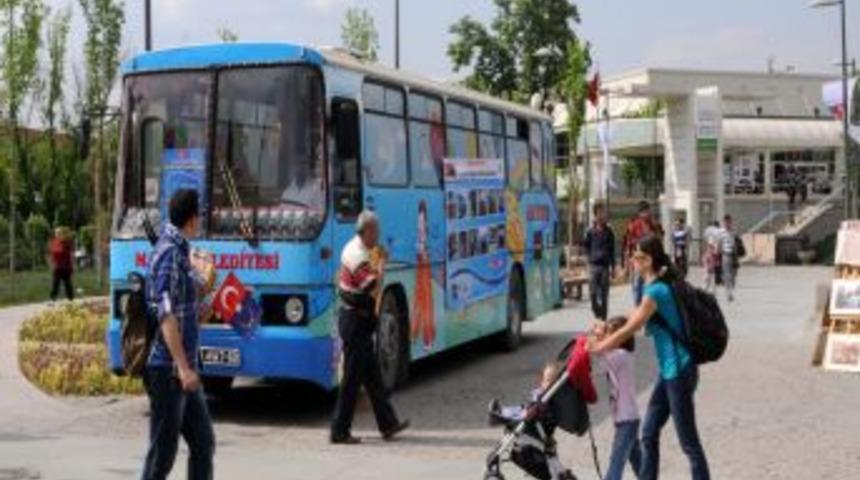 9 Mayıs Avrupa G&uuml;n&uuml; Şenliği'nde Mamak Belediyesi'nin Gezici Eğitim Otob&uuml;s&uuml;ne B&uuml;y&uuml;k İlgi