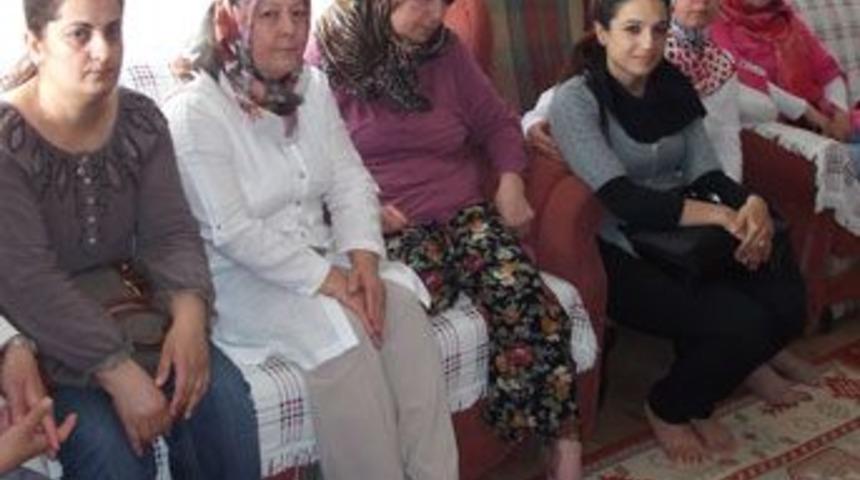 Ak Kadınlar'dan Anneler G&uuml;n&uuml; ziyaretleri