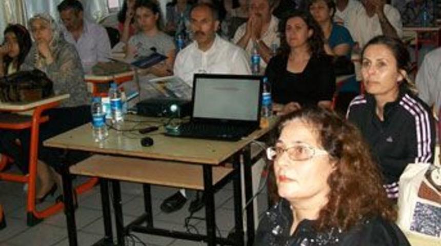 T&uuml;rk Eğitim Sen&rsquo;den akıllı tahta eğitimi