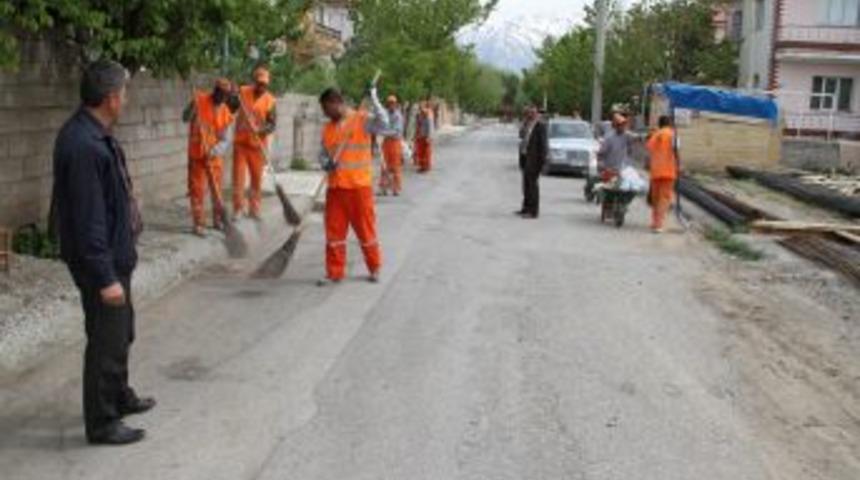 Sokak Temizliği Devam Ediyor