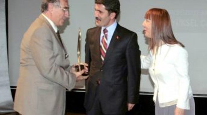 Başkan &Ccedil;akır Yılın Belediye Başkanı Se&ccedil;ildi