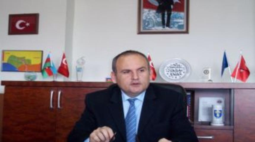 Kaymakam Y&ouml;nden'den Sosyal Market'e para yardımı