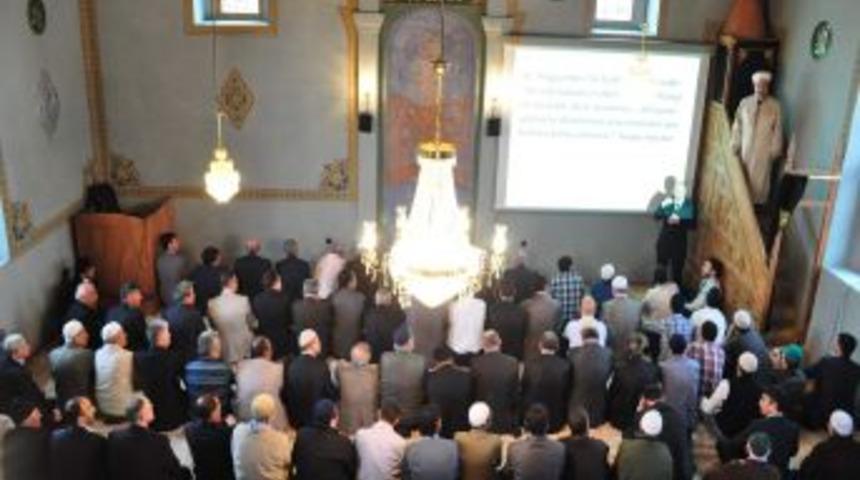 Engelliler i&ccedil;in tarihi camiyi restore etti, isminin a&ccedil;ıklanmasını dahi istemedi