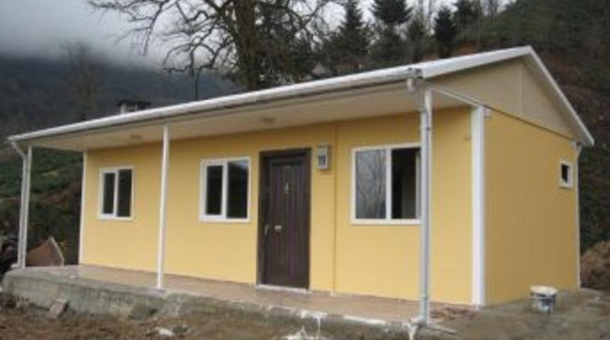 Hopa'da prefabrike evler sahiplerine teslim edildi