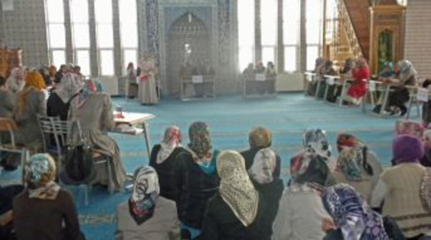 Kur&rsquo;an kursları arasında 40 hadis ezberleme yarışması d&uuml;zenlendi