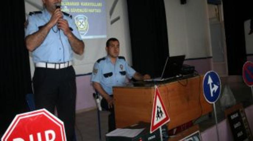 Midyatlı &ouml;ğrenciler trafik konusunda bilgilendirildi