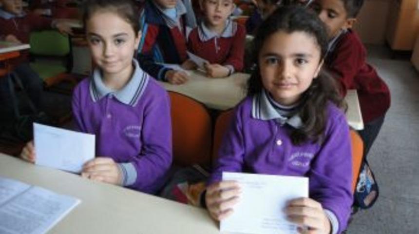 &Ouml;ğrenciler, annelerine mektup yazdı