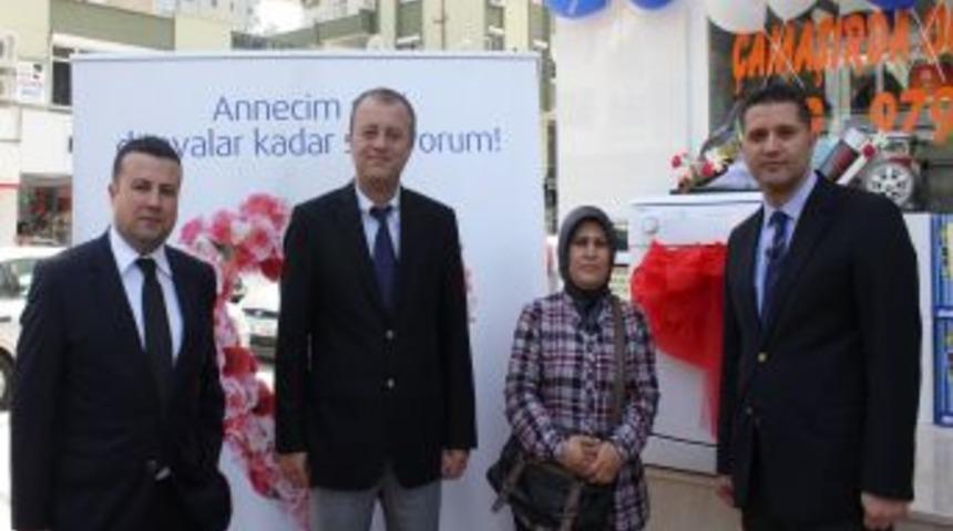 Beko, Adana&rsquo;da şehit askerin eşini yılın annesi se&ccedil;ti