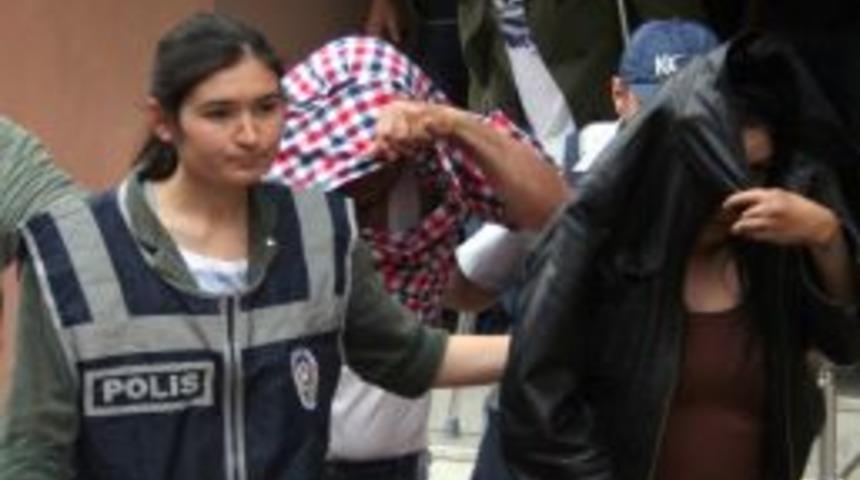 İzmir'deki şantaj operasyonu ş&uuml;phelileri doktor kontrol&uuml;nde
