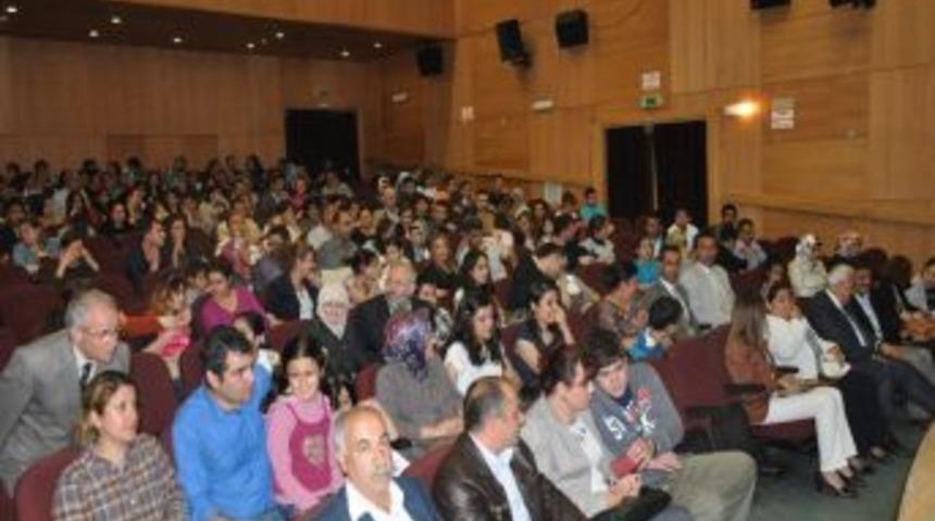 Siirt'te "titanik Orkestrası' Tiyatro Oyunu Sergilendi