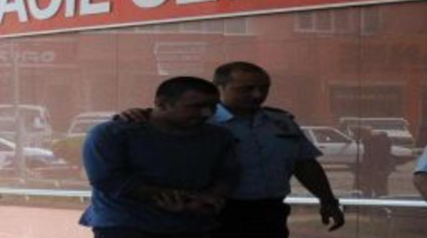 Karısını Tornavidayla Yaraladı