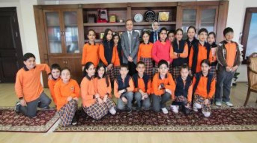 &Ouml;zel G&uuml;neş İlk&ouml;ğretim Okulu &Ouml;ğrencilerinden Başkan K&uuml;&ccedil;&uuml;kler'e Ziyaret