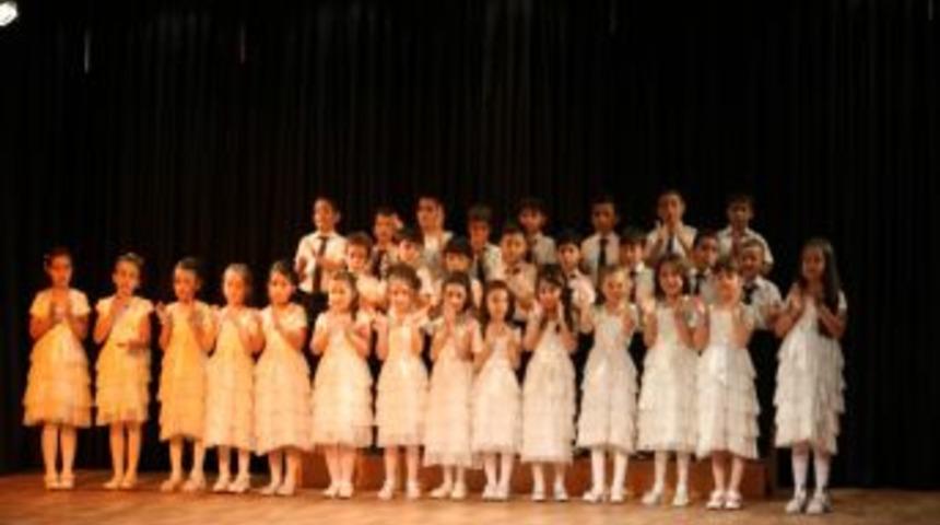 İzmir'de &ouml;ğrencilerin 'Okuma Bayramı' beğenildi