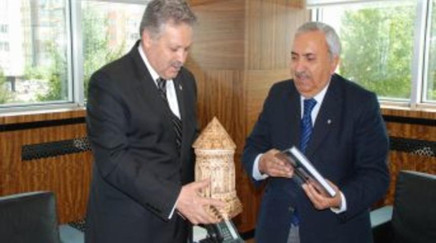 Karaman Heyeti B&uuml;y&uuml;kşehir'de