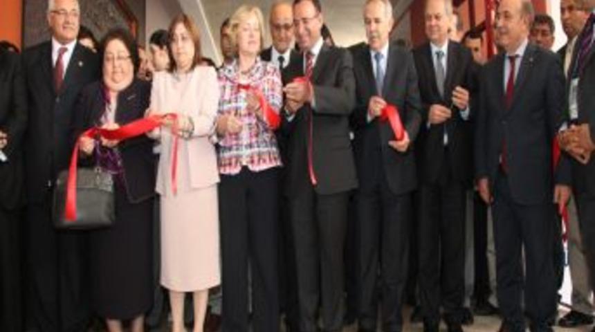 '50 Yıl, 50 Karikat&uuml;r, Alman Karikat&uuml;ristlerin G&ouml;z&uuml;yle T&uuml;rkler' Konulu Karikat&uuml;r Sergisi A&ccedil;ıldı