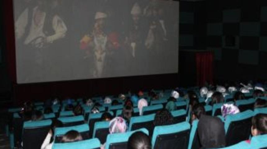 Pansiyon &Ouml;ğrencilerine "fetih 1453" Filmi &Uuml;cretsiz İzlettirildi