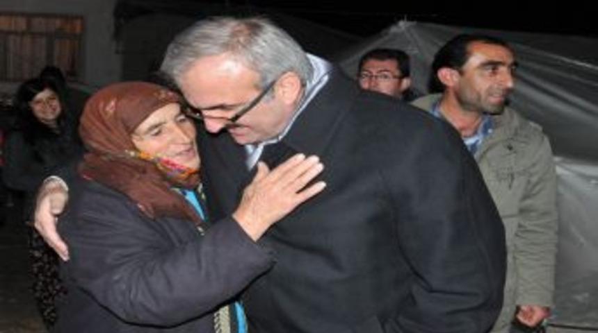 Vali Karaloğlu'ndan Anneler G&uuml;n&uuml; Masajı