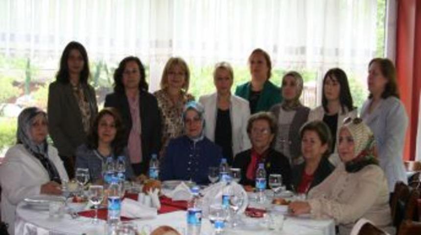 Anneler Derneğinden, Annelere Yemek