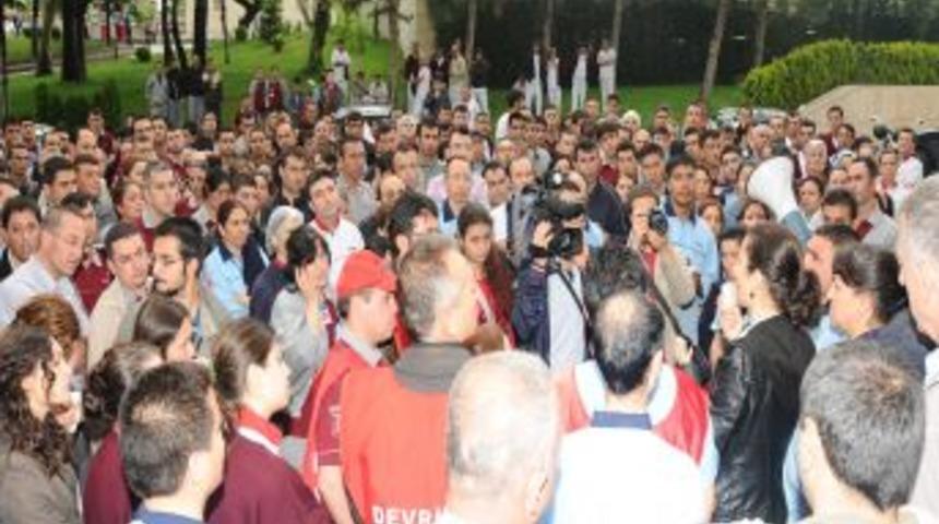 Rekt&ouml;r Tuncer, Eylemcilerle Konuştu