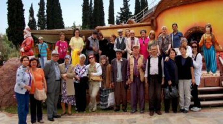 Söke Kadın Meclisi Huzurevi Yaşlılarını Ağırladı