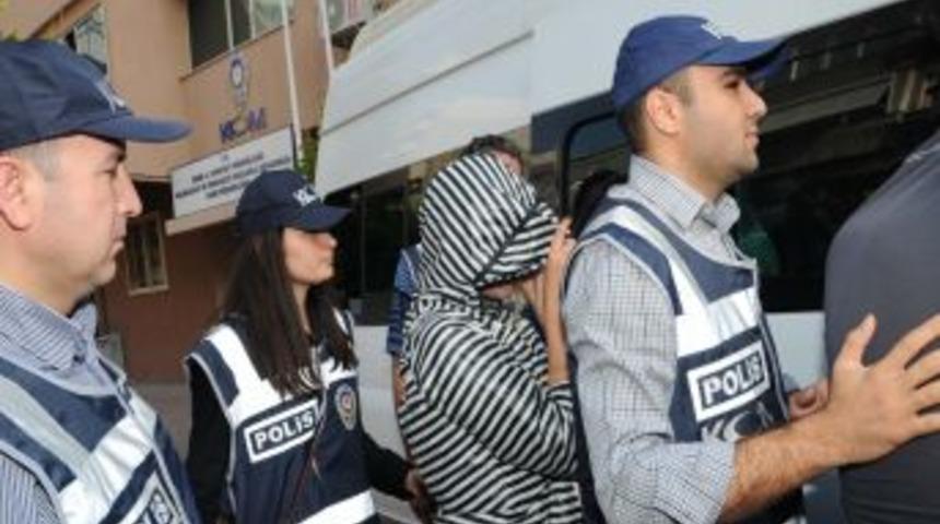 İzmir'deki şantaj operasyonu zanlılarından 11'i adliyede