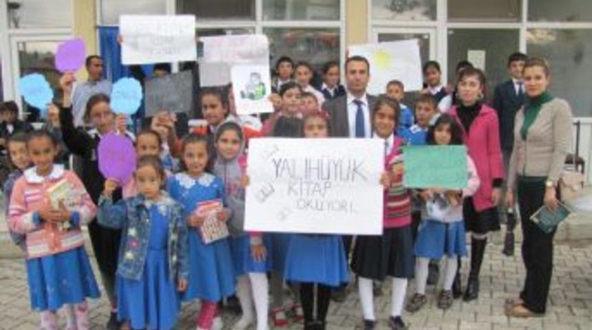 Kahvehanede Kitap Okudular