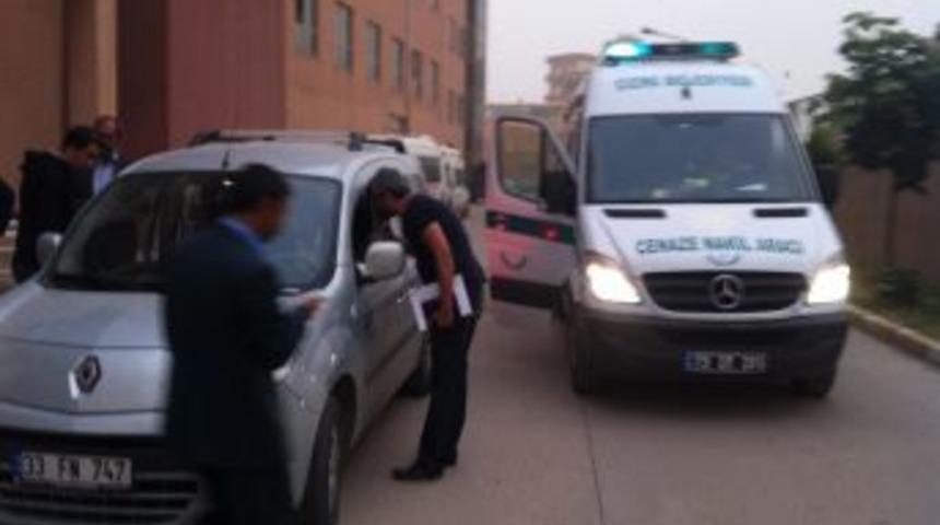 Cenazeyi Binek Arabaya, Cenaze Yakınlarını Da Ambulansa Bindirdiler