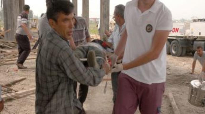 Otogar inşaatının tavanı &ccedil;&ouml;kt&uuml;: 10 iş&ccedil;i g&ouml;&ccedil;&uuml;k altında kaldı