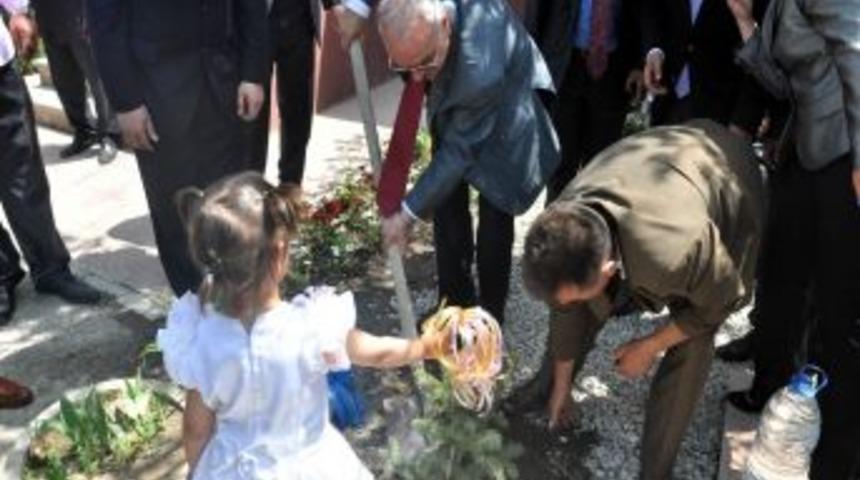 Bahar Şenliği Ve Anneler G&uuml;n&uuml; Programı D&uuml;zenlendi