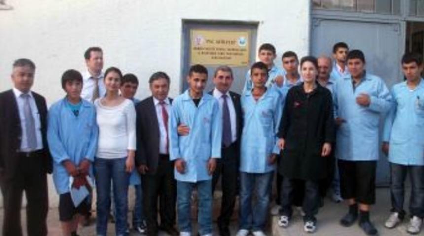 Sokaktan kurtarılan &ccedil;ocuklar meslek kursları ile hayata tutunuyor