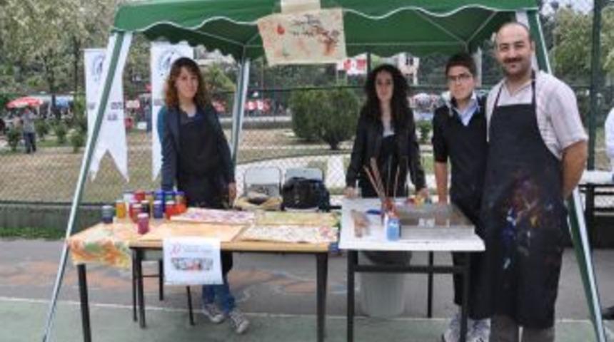 Ulaşabildikleri Herkese Ebru Sanatını Tanıtıyorlar