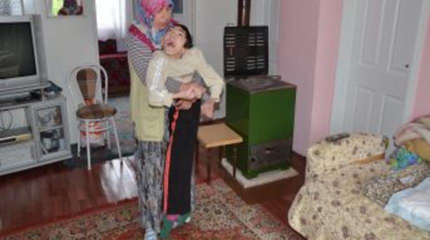 33 yıldır spastik oğluna bakan annenin buruk Anneler G&uuml;n&uuml;