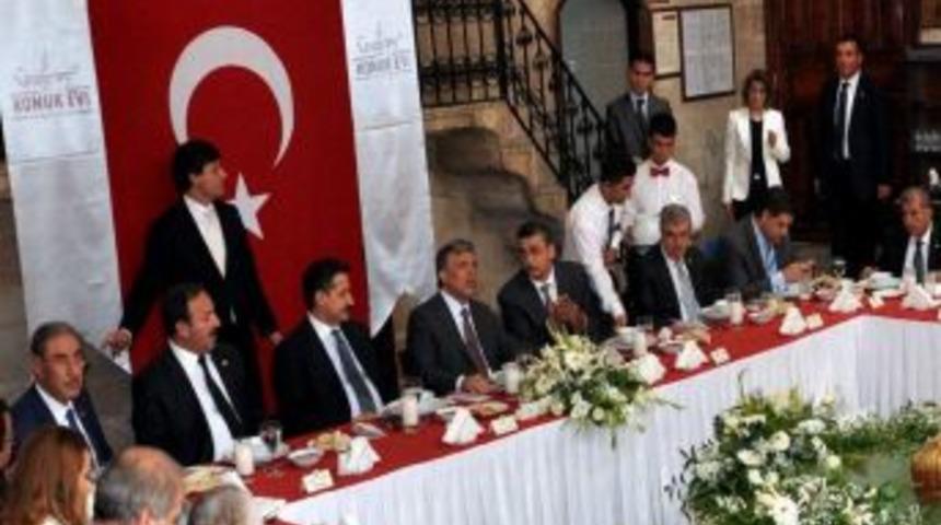 Cumhurbaşkanı G&uuml;l Cevahir Konukevi'nde &Ouml;ğle Yemeği Yedi