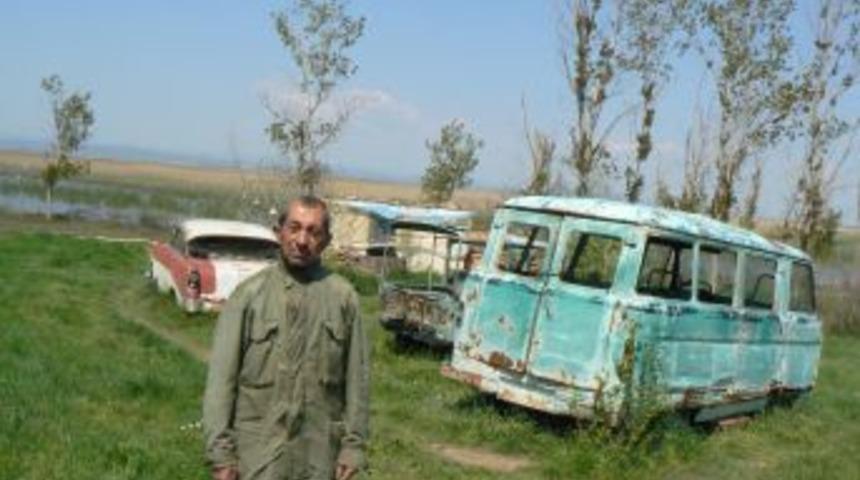 Yerli Robinson, 28 yıldır Gala G&ouml;l&uuml; kıyısında tek başına yaşıyor