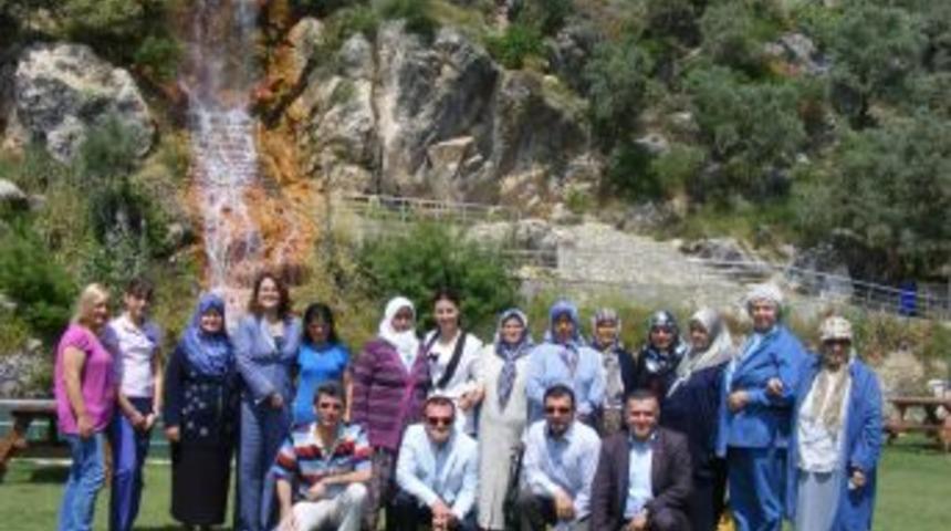 S&ouml;ke Kaymakamı Mehmet Demirezer Ve Eşi Derya Demirezer Şehit Annelerini Ağırladı