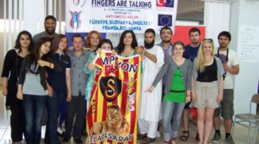 'işaret Dili' İle Sınırları Aştılar