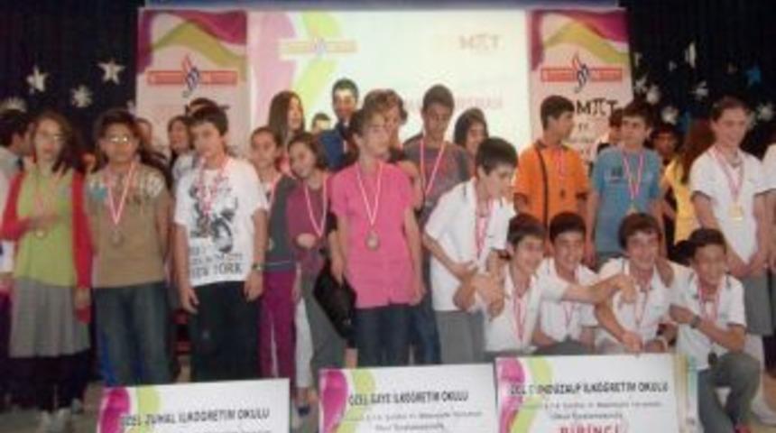 Manisa'daki matematik olimpiyatında dereceye girenler &ouml;d&uuml;llerini aldı