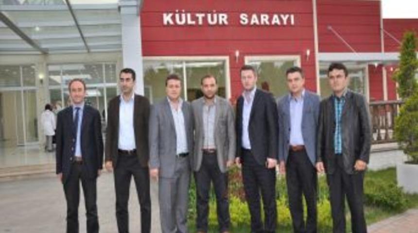 &Ouml;ks&uuml;z: "ak Parti Gen&ccedil;lik Kolları'nın 1 Milyon 800 Bin &Uuml;yesi Var"
