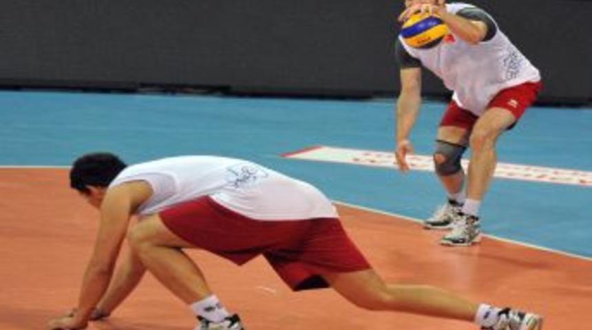 A Milli Erkek Voleybol Takımı Hazırlıklarını S&uuml;rd&uuml;r&uuml;yor