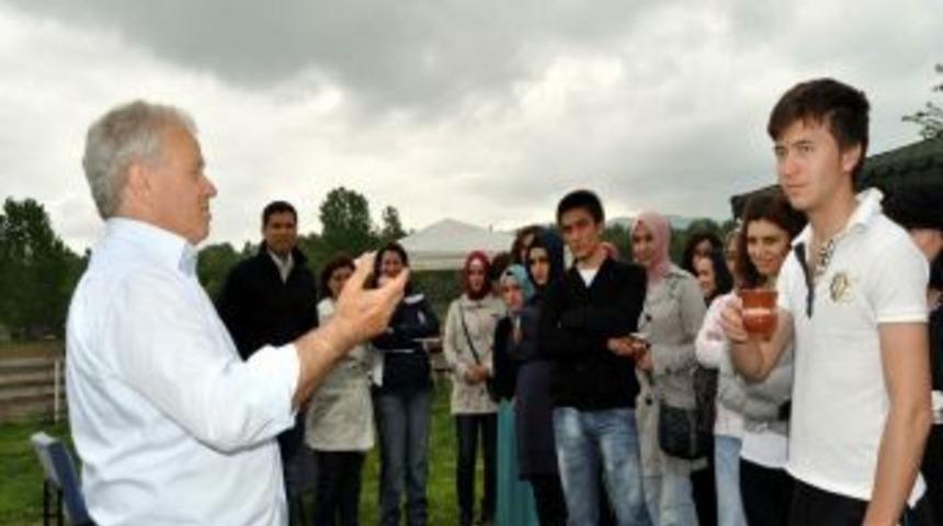 Uludağ &Uuml;niversitesi &Ouml;ğrencileri Organik Tarım Arazisini İnceledi