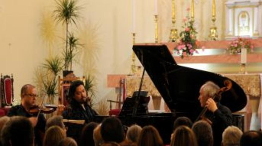 Arkas Trıo'dan Kilisede Muhteşem Konser