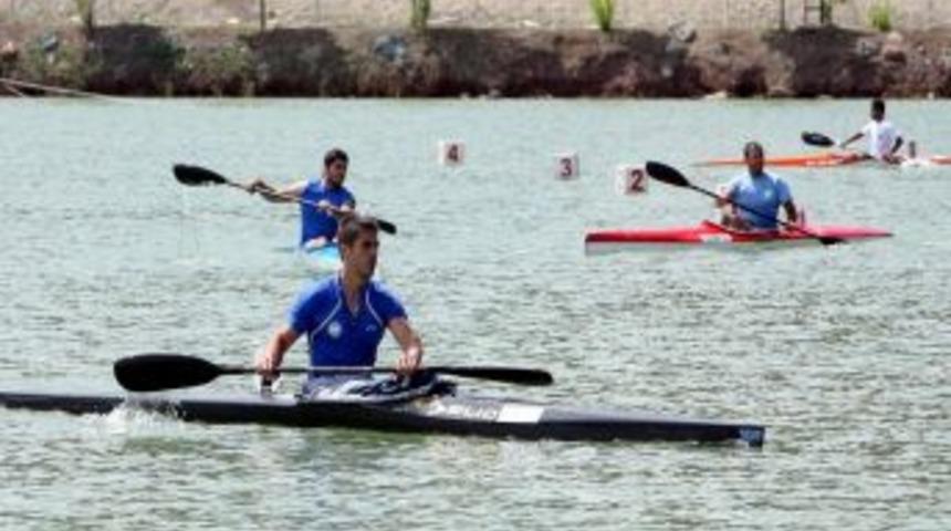 &Uuml;niversiteler Arası Kano Yarışları Yapıldı